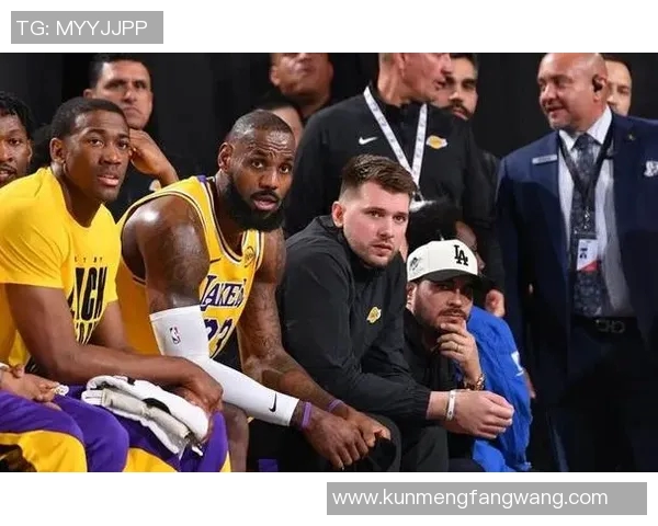 勇士与湖人激战2015年11月24日精彩回顾与赛后分析